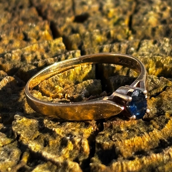 Vintage Jewelry - 10K Gold Ring With Sapphire Gemstone